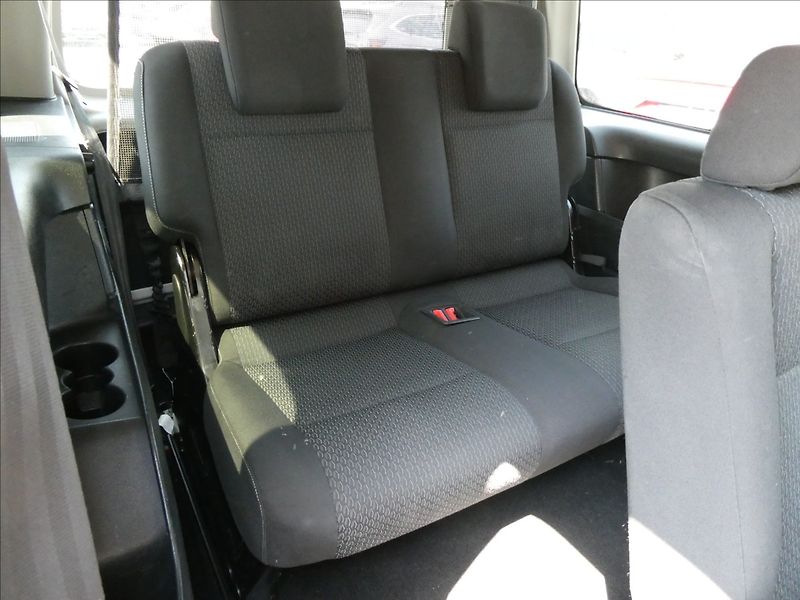 Volkswagen Caddy 2,0 TDi 110kW 7.míst,Maxi,1maj - fotka 28 z 52