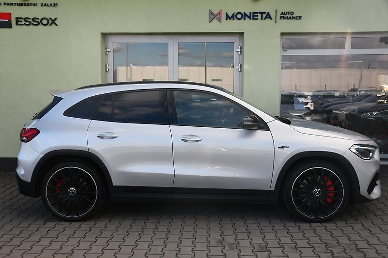 Mercedes-Benz GLA 45S AMG 4MATIC+PANO - fotka 12 z 53