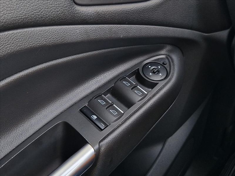 Ford Kuga 1,5 i EB 88kW AC VÝHŘEV NOVSTK - fotka 33 z 36