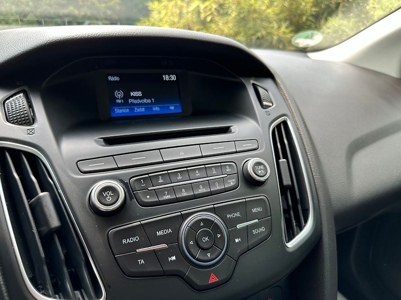 Ford Focus (2016) 1.0Ecoboost 74kw Business - fotka 23 z 25