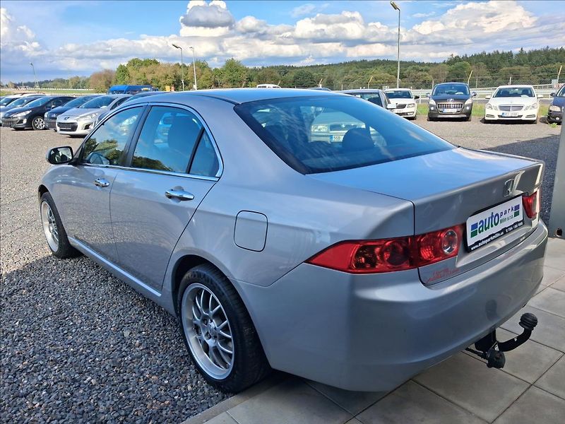 Honda Accord 2,0 114kw - fotka 5 z 14