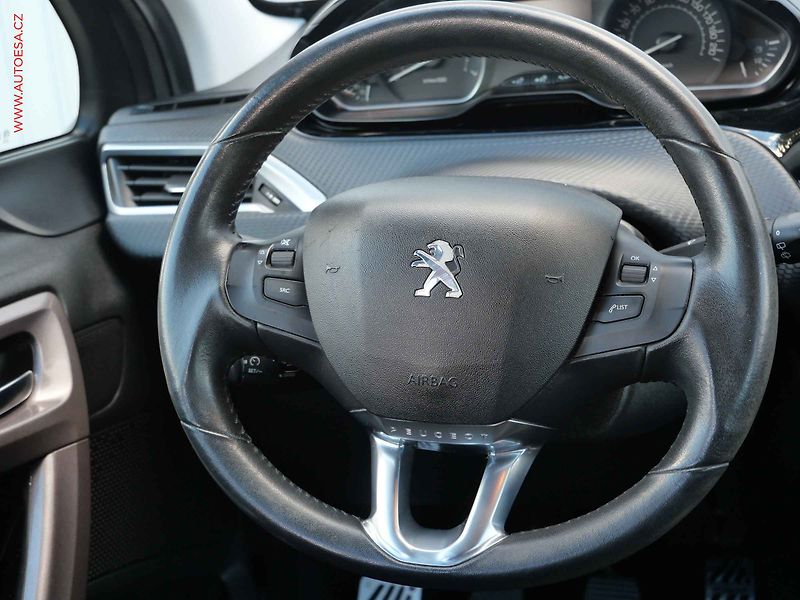 Peugeot 2008 (2015) 1.2 PT, ČR, GT Line - fotka 11 z 21