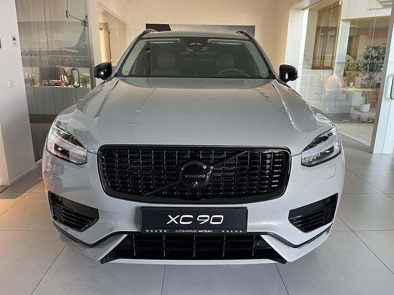 Volvo XC90 (2024) T8 - fotka 2 z 16