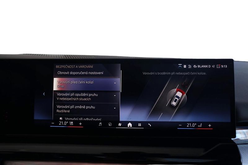 BMW Řada 5 550e xDrive Touring - fotka 13 z 33