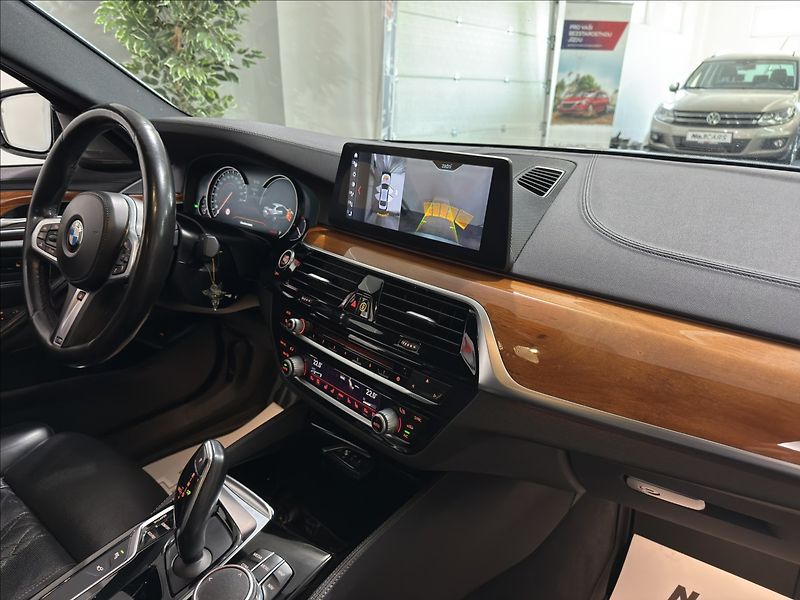 BMW Řada 5 3,0   540i LUXURY M-PAKET HARM - fotka 21 z 40