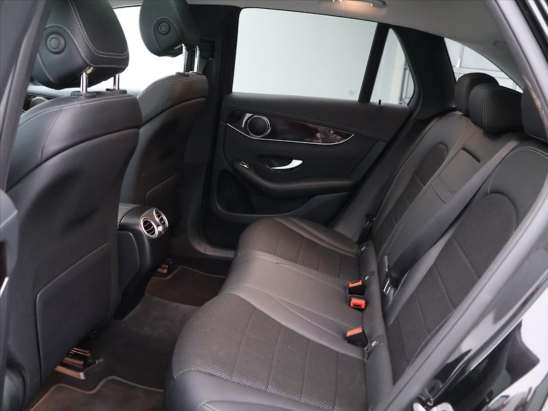 Mercedes-Benz GLC 2,0 200 4Matic DPH CZ 1.Maj. - fotka 15 z 41