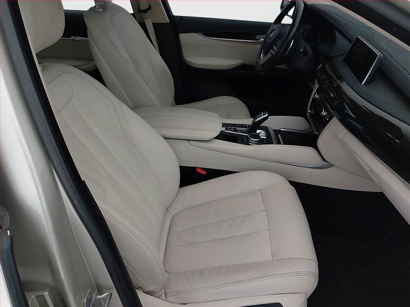 BMW X6 (2015) xDrive30d - fotka 9 z 23