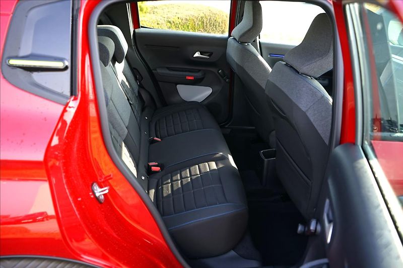 Citroën C3 (2026) 1,2 Turbo 100k Manual PLUS - fotka 12 z 18
