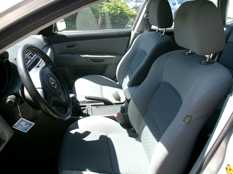 Mazda 3 1.4i - fotka 6 z 13