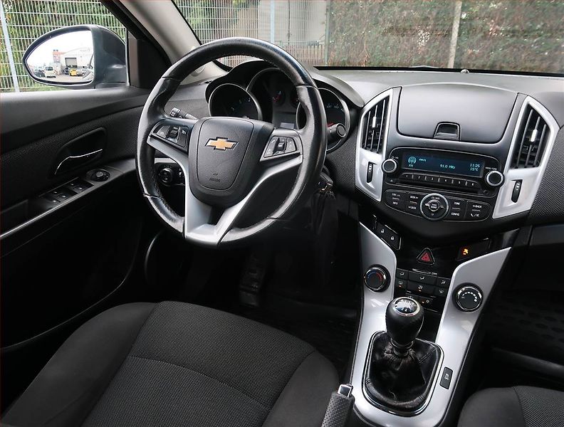 Chevrolet Cruze (2013) 1.6 i 16V, Tempomat - fotka 7 z 16