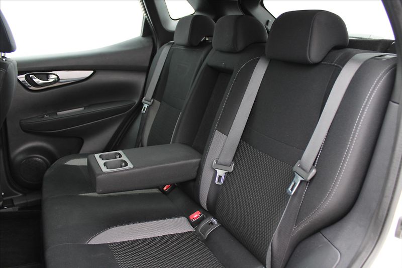 Nissan Qashqai 1.2 DIG-T ACENTA A/T 1.MAJ. ČR - fotka 11 z 20