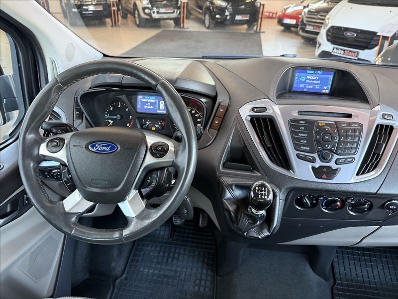 Ford Tourneo Custom 2,2 TitaniumX,114kW,po servisu - fotka 14 z 31