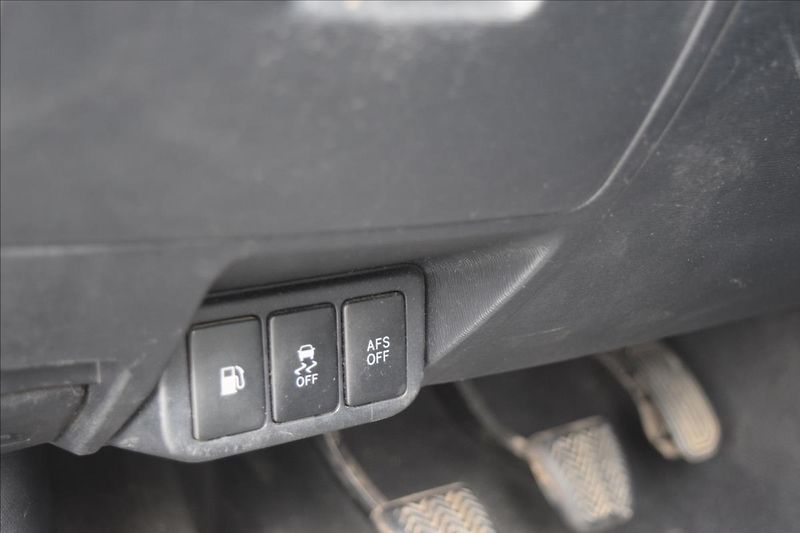 Toyota Avensis 2,2 D-CAT 130KW NOVÉ V CZ - fotka 29 z 43
