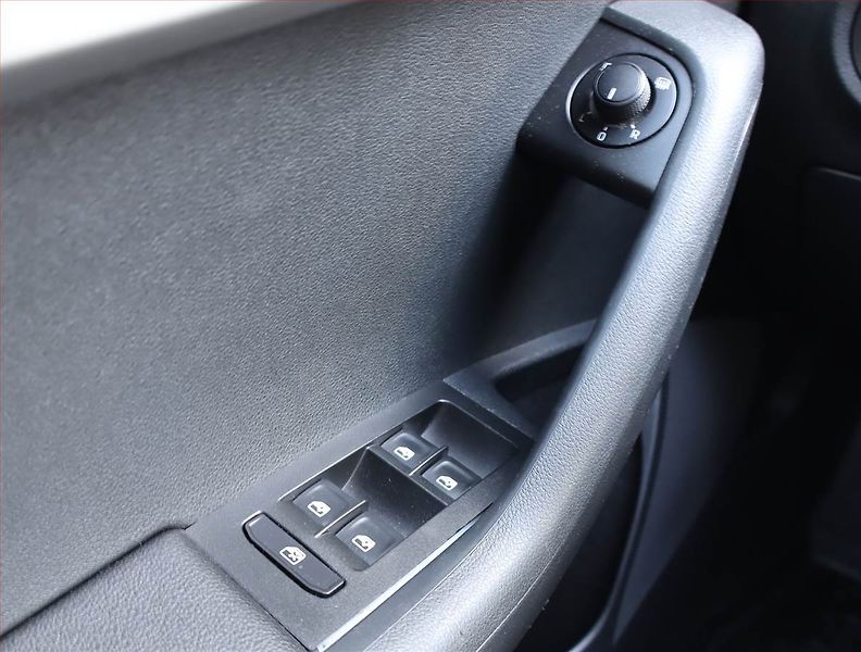 Škoda Octavia (2018) 1.6 TDI, Navi, Tempomat - fotka 16 z 18