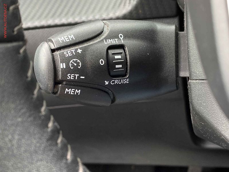 Peugeot 208 (2020) 1.2 PT, Allure, LED, kamera - fotka 13 z 19