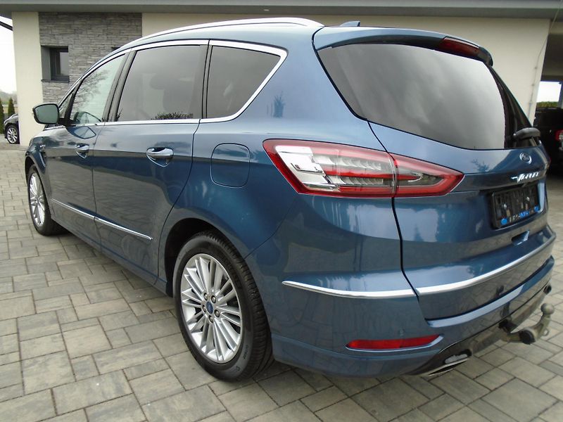 Ford S-MAX 2,0EcxoBlue 140kW 8A Vignale - fotka 3 z 46