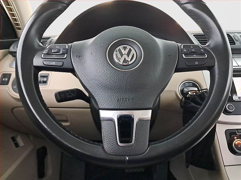 Volkswagen Passat (2010) 2.0 TDI, Automat, po STK - fotka 18 z 18
