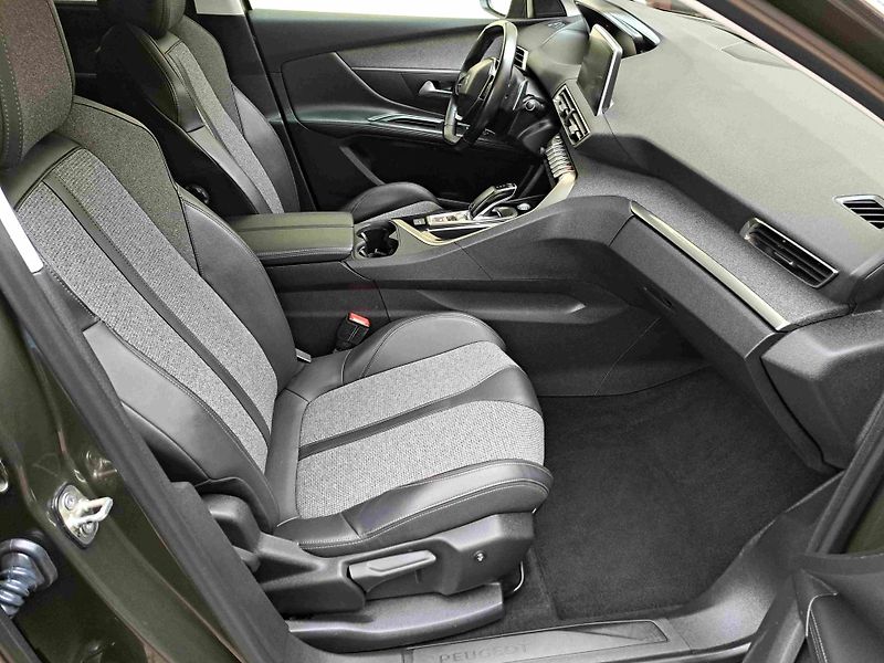 Peugeot 5008 (2019) 1,2 PT EAT8 ALLURE LED NAVI - fotka 8 z 25