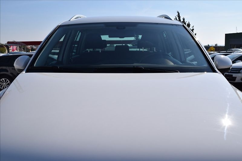 Volkswagen Tiguan 2,0 TDI 81KW ALU NÍZKÝ NÁJEZD - fotka 3 z 47