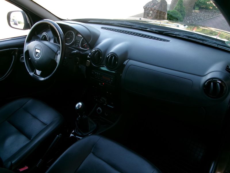 Dacia Duster (2012) 1,6 16V 4x4 KLIMA ALU TAŽNÉ - fotka 26 z 31