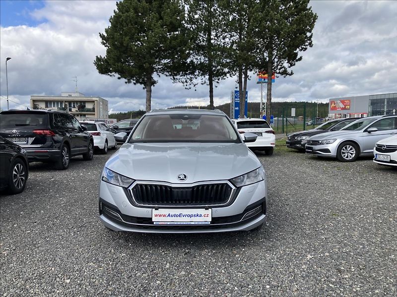 Škoda Octavia 2,0 TAŽNÉ,KŮŽE,MATRIX-BEAM - fotka 4 z 36