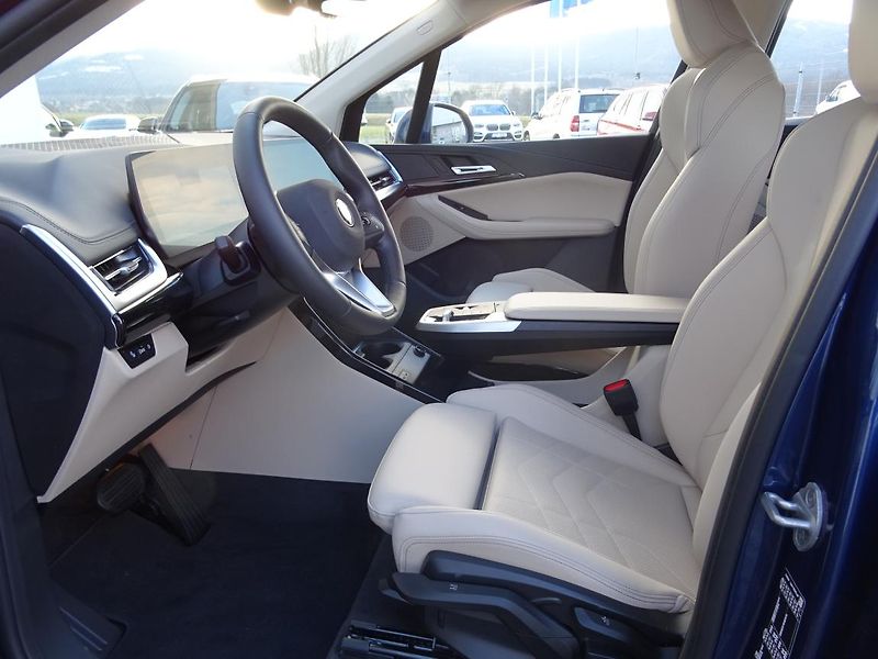BMW Řada 2 220i Active Tourer - fotka 2 z 7