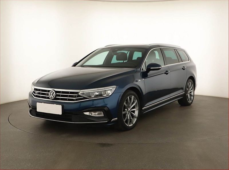 Volkswagen Passat (2021) R-Line 2.0 TDI - fotka 2 z 21