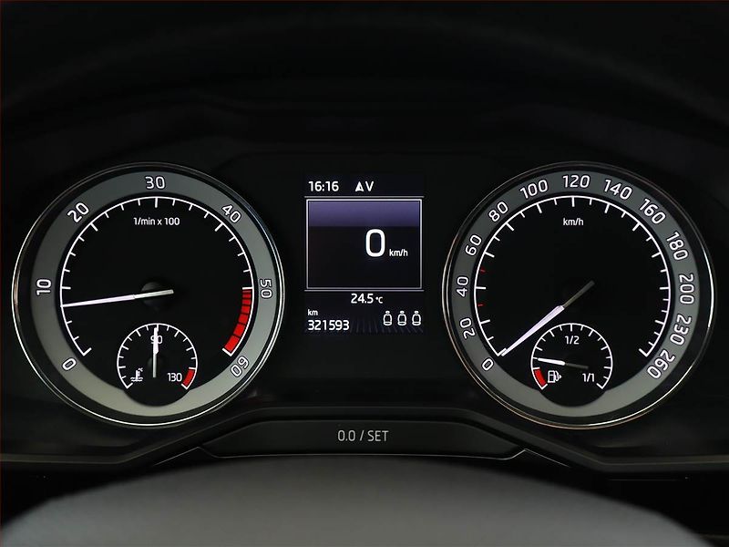 Škoda Superb (2016) Laurin&Klement 2.0 TDI, Kůže - fotka 9 z 21