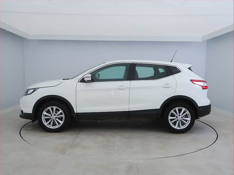 Nissan Qashqai (2015) Acenta 1.2 DIG-T, ČR,1.maj - fotka 3 z 17
