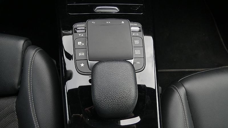 Mercedes-Benz Třídy A 180d - fotka 17 z 22