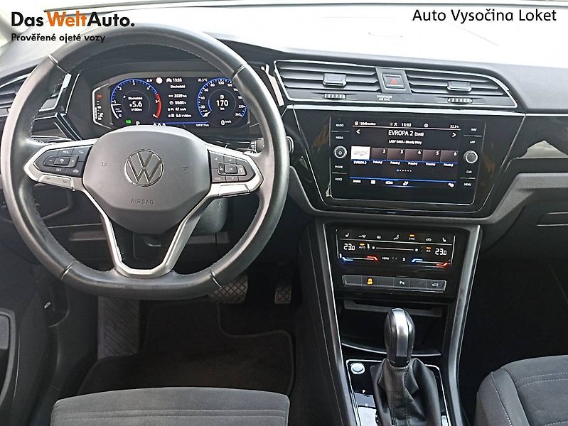 Volkswagen Touran (2023) 2.0 TDI DSG Highline Webasto - fotka 5 z 35
