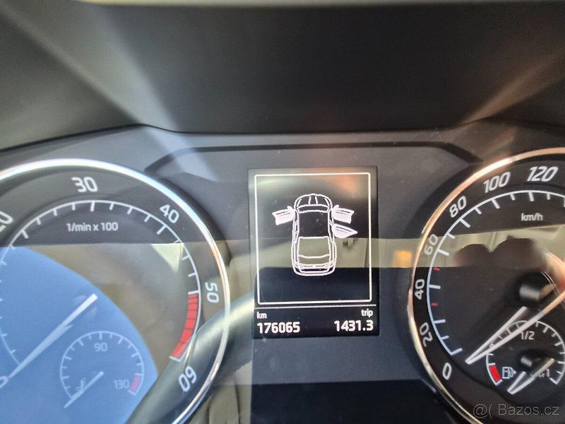 Škoda Superb (2015) - fotka 8 z 12