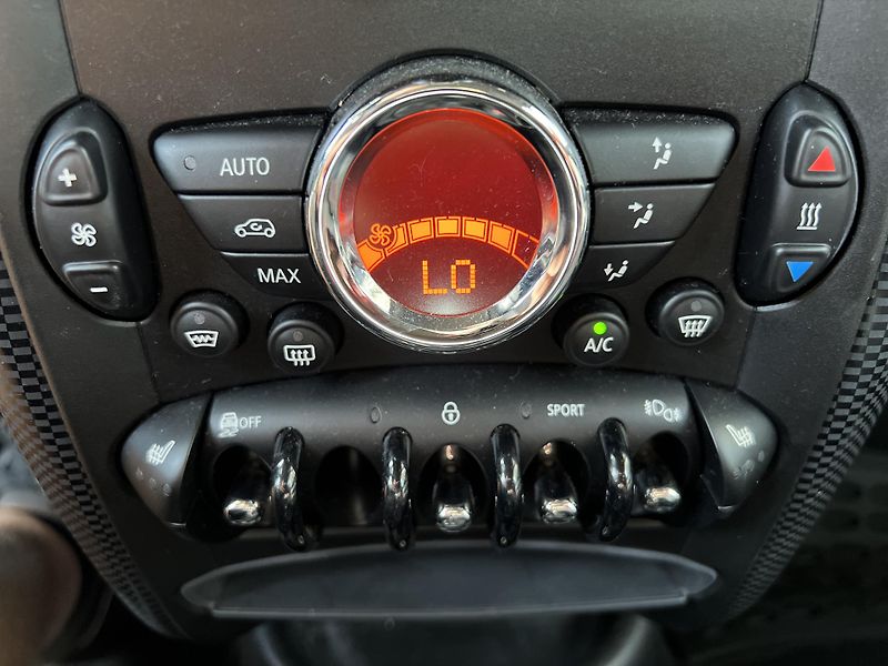 Mini Countryman Cooper S 140kw 4x4 AUTOMAT ČR - fotka 21 z 39