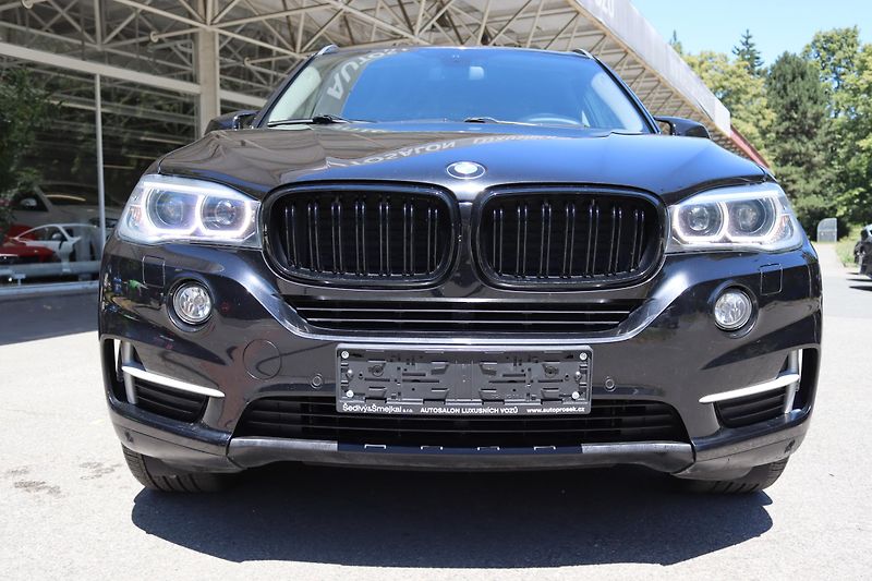 BMW X5 XDRIVE 30D F15 190kW - fotka 3 z 50