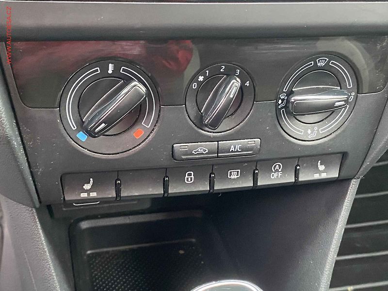Škoda Rapid (2019) 1.0 TSI, ČR, AC, park.čidla - fotka 13 z 16