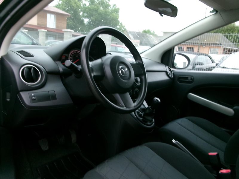 Mazda 2 (2012) 1,3i KLIMA 1.MAJ - fotka 22 z 26