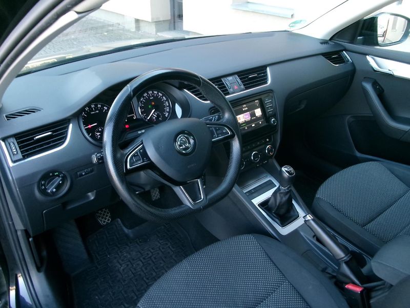 Škoda Octavia 2,0 TDI AUTOKLIMA - fotka 34 z 40