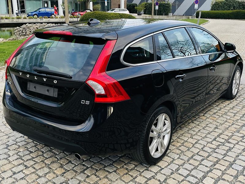 Volvo V60 2.4D5 MANUÁL VÝHŘEV SERVISKA - fotka 13 z 44