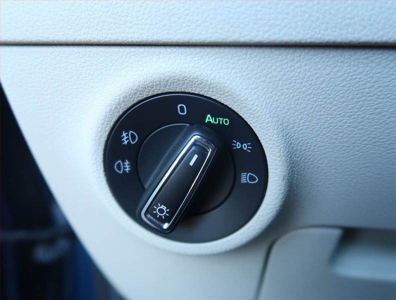 Škoda Karoq (2019) 2.0 TDI, Serv.kniha, Kůže - fotka 16 z 25