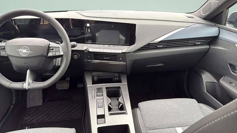 Opel Astra Edition ST Hybrid 1.2 TURBO (1 - fotka 15 z 23