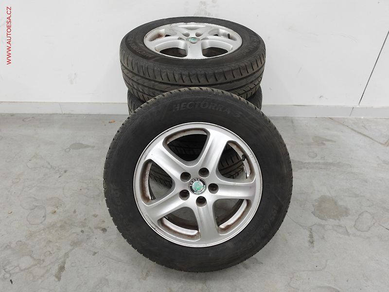 Škoda Octavia (2002) 1.6i, ČR, Elegance - fotka 19 z 19