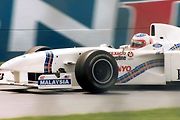 Rubens Barrichello s vozem stáje Stewart Grand Prix v roce 1997.
