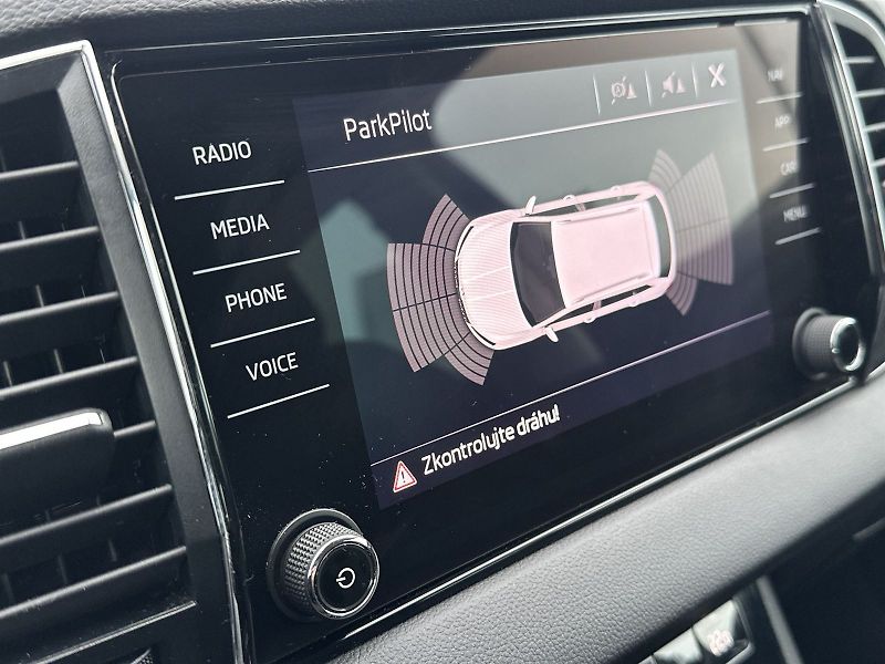Škoda Karoq (2020) 2.0 TDI Style - fotka 12 z 28