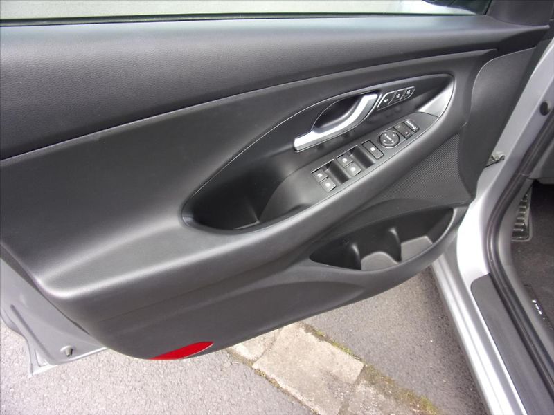 Hyundai i30 1,6 CRDI MHEV N Line Premium A - fotka 13 z 30