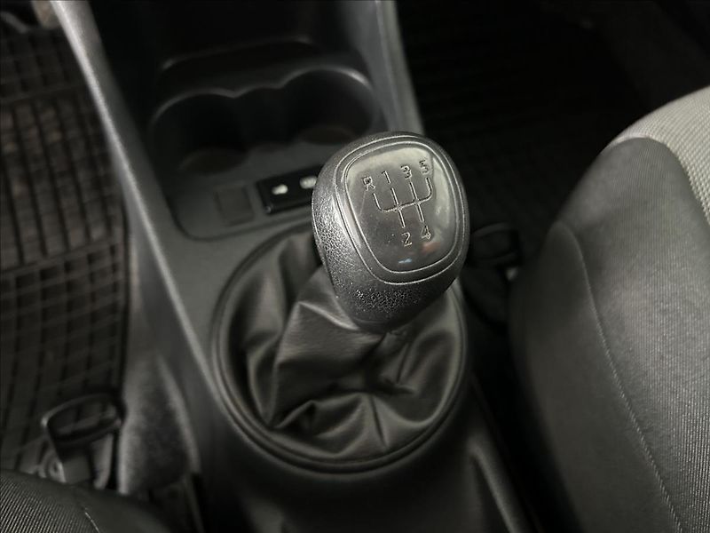 Škoda Fabia 1,6   TDI,KLIMATIZACE - fotka 12 z 16