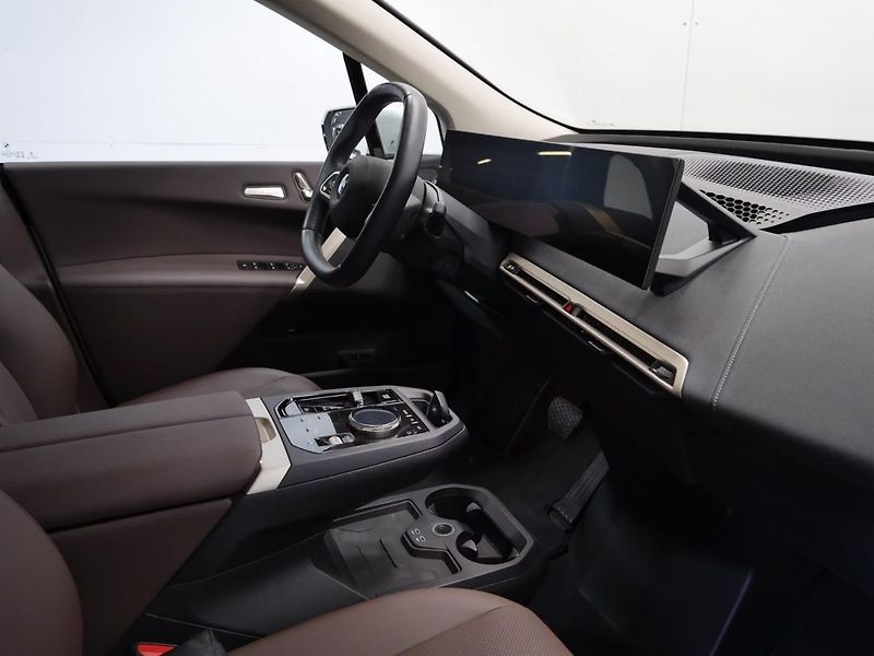 BMW iX xDrive45 HuD DA+ Taž Venti - fotka 7 z 7
