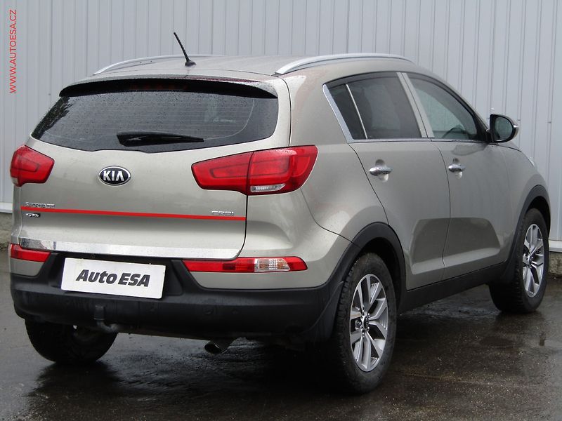 Kia Sportage (2015) 1.7CRDi, ČR, AC, park. kamera - fotka 4 z 23