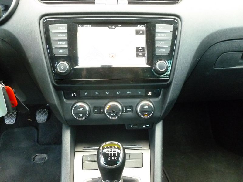 Škoda Octavia KOMBI III  TSI 85 KW NAVIGACE - fotka 11 z 20