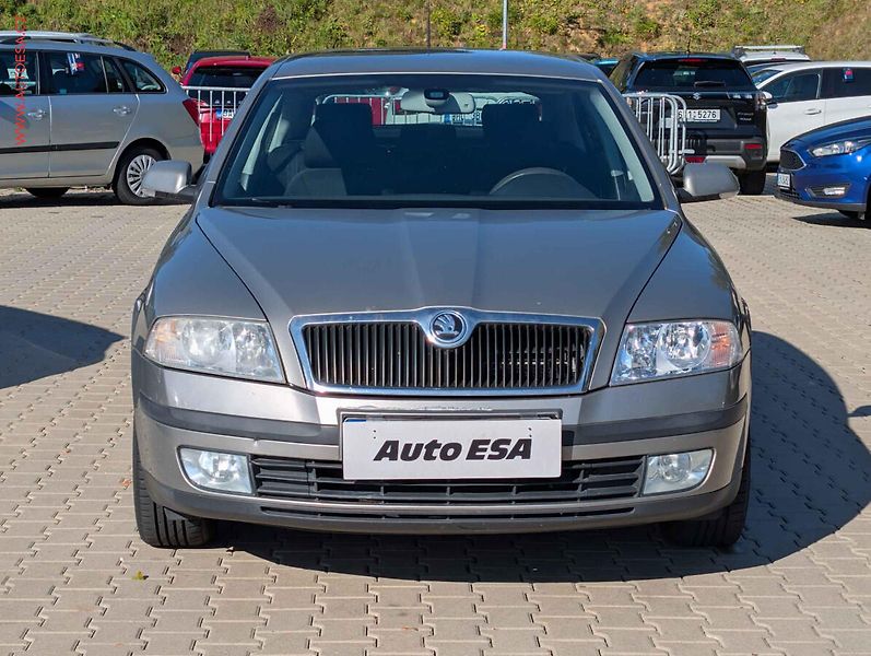 Škoda Octavia (2008) 2.0 TDi, ČR, Elegance, TZ - fotka 2 z 16