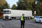 Do jihočeského měření emisí a kontrol u hotelu Sloup na silnici I/3 (bývalá E55) se zapojili policisté krajské dopravní policie, z dálničního oddělení Borek a táborští dopraváci. Vozidla se řidiči naváděli také z blízké dálnice D3.
